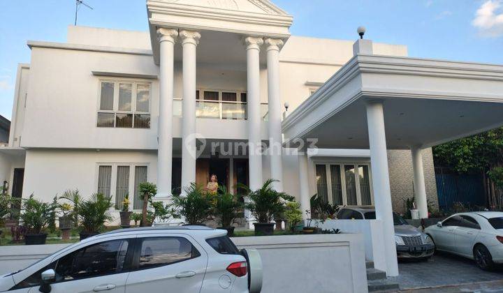 Rumah 2 Lantai Bagus Ada Pool di Legenda Wisata Cibubur  2