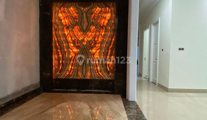 Rumah Luxury Clasic 2.5 lantai Baru ada pool SHM di Pondak Indah Jakarta Selatan 2