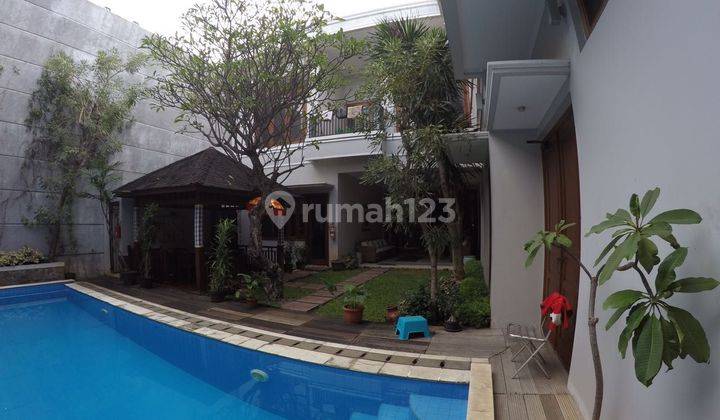 Rumah Mewah dikawasan Elit  2 lantai ada pool siap huni di Menteng Jakarta Pusat 2