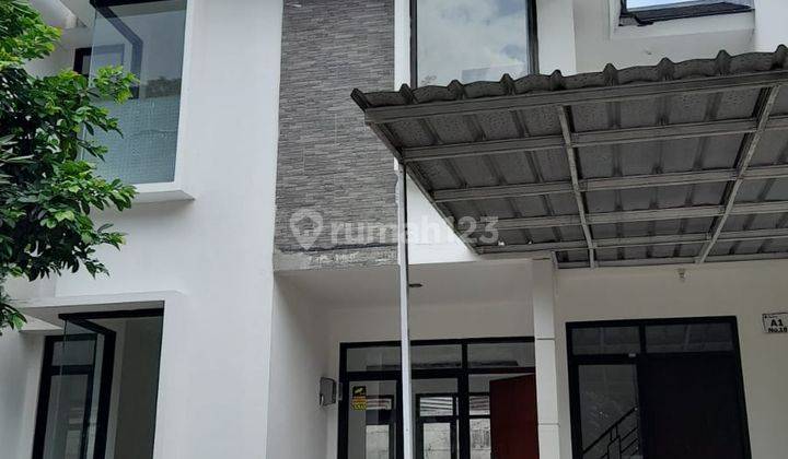 tampak depan rumah 2 lantai di banjaran
