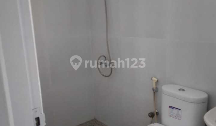 Rumah Terenovasi Unfurnished SHM Kota Wisata, Jakarta Timur 2