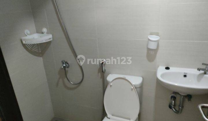 kamar mandi rumah 2 lantai siap huni