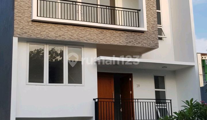 Rumah 3 Lantai Lokasi Terdepan Citra Gran Cibubur Rumah 3 Lantai Lokasi Terdepan Citra Gran Cibubur