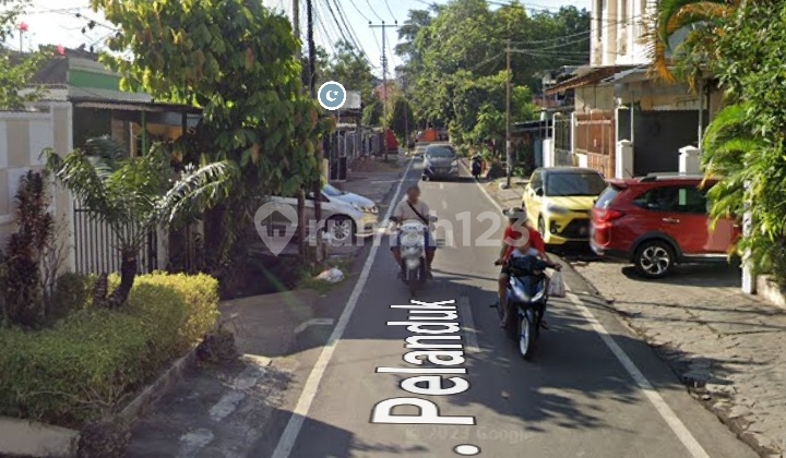House in the Center of Makassar City, Jl. Pelanduk, Has a Back Garden 2