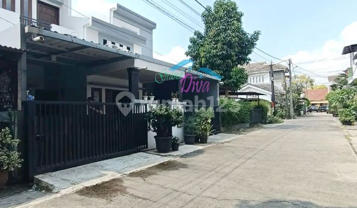 Beautiful House Ready to Occupied 2 Floors with 4 Bedrooms (2 on Lower Floor and 2 on Upper Floor) in Pondok Pekayon Indah Location Near Grand Galaxy City and Pakuwon Mall 2