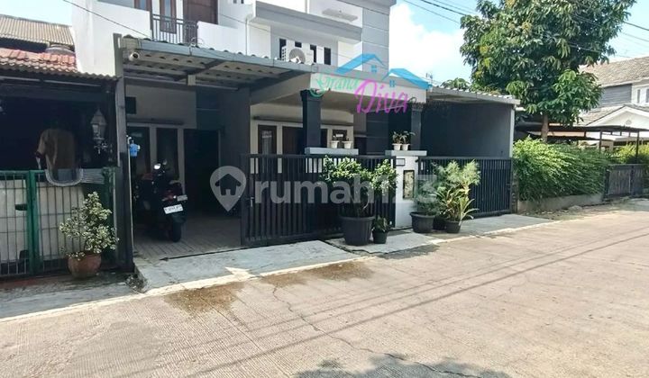 Rumah Bagus Siap Huni 2 Lantai dengan 4 Kamar ( 2 di Lantai Bawah dan 2 di Lantai Atas) di Pondok Pekayon Indah Lokasi Dekat Grand Galaxy City dan Mall Pakuwon