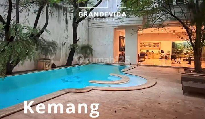 RUMAH DENGAN KONSEP VILLA, DESIGN MODERN CLASSIC, TANAH LUAS DAN NGANTONG 1