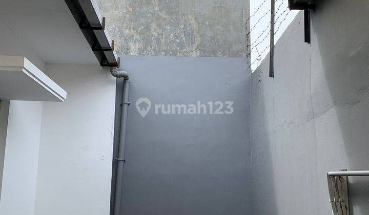 Rumah murah di tanah Kusir jakarta selatan minimalis modern bagus dua lantai 3