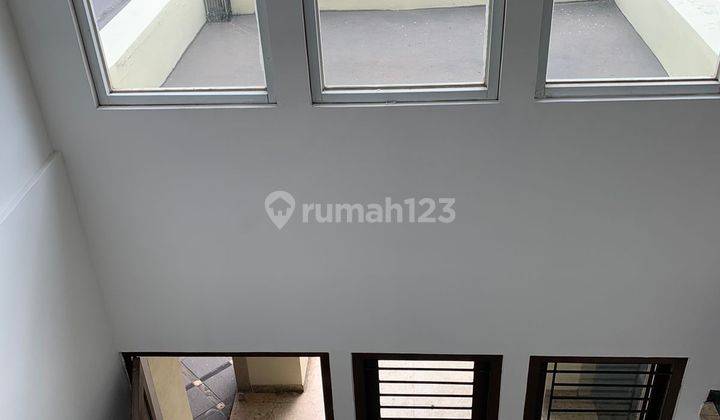 Rumah murah di tanah Kusir jakarta selatan minimalis modern bagus dua lantai 9