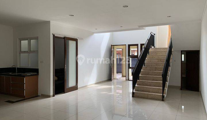 Rumah murah di tanah Kusir jakarta selatan minimalis modern bagus dua lantai 12