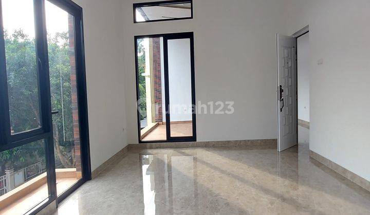 Rumah 2 Lantai Di Bsd City Tangerang  Semi Furnished Bagus Lokasi Dekat Sekolah Stella Maris 2