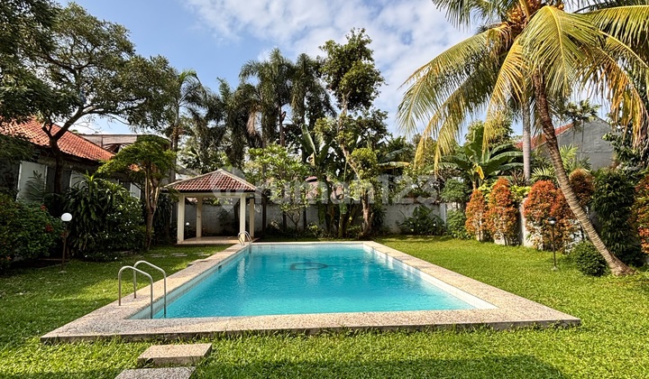 Rental House in Kemang, South Jakarta With Swimming Pool Ready to Occupy Strategic Location Flood-Free