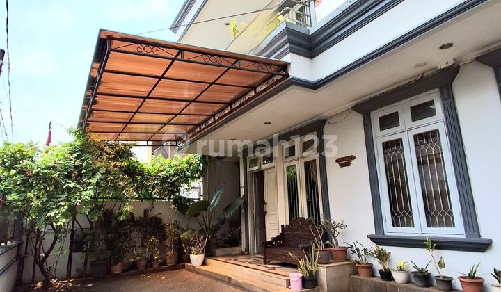 Affordable Hook House in Pondok Indah 2 Floors Ready to Occupy Strategic Location