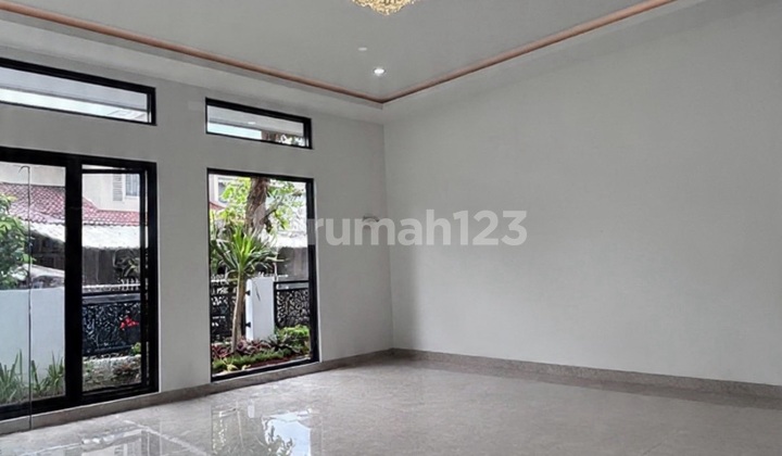 Cheap Hook House in BSD Serpong Tangerang, 2-Storey Building Semi-Furnished 2