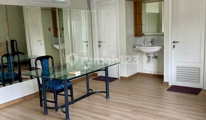 Hook House in Bintaro Sector 7, Affordable Price, Large Land Area, Flood-Free Location.