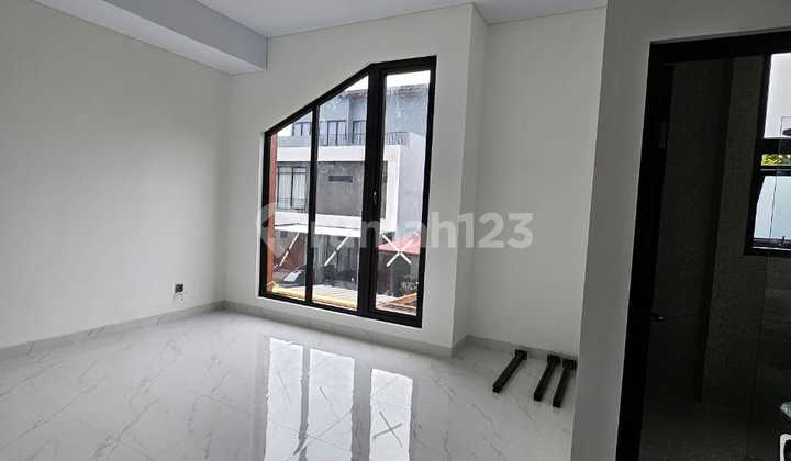 House in Alam Sutera Nice 2 Floors Minimalist Modern Flood-Free