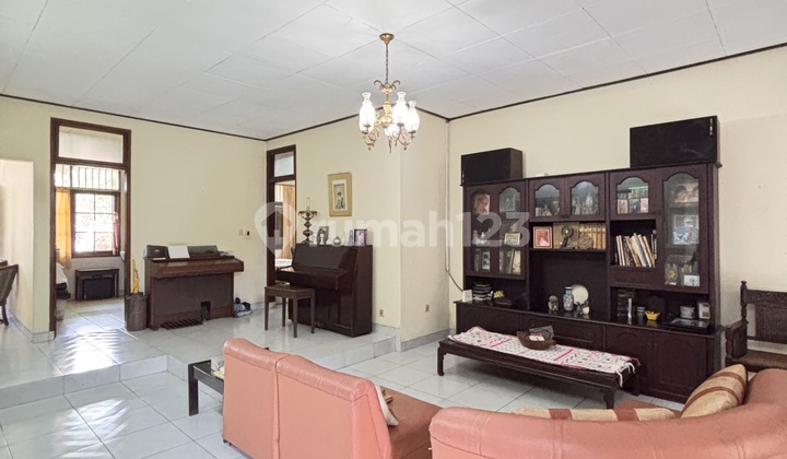 Rumah Hook di Bintaro Sektor 1 Jakarta Selatan Luas Tanah Gede Lokasi Strategis