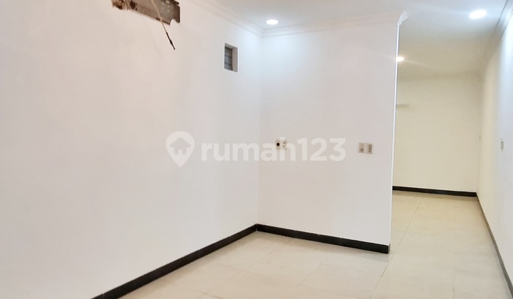 Comfortable House in Front of Park at Sunter Bisma 2