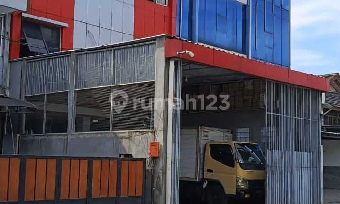 2 Ruko 3 Lantai di Pinggir Jalan Raya Besar Kelapa Dua Raya Jakarta Barat