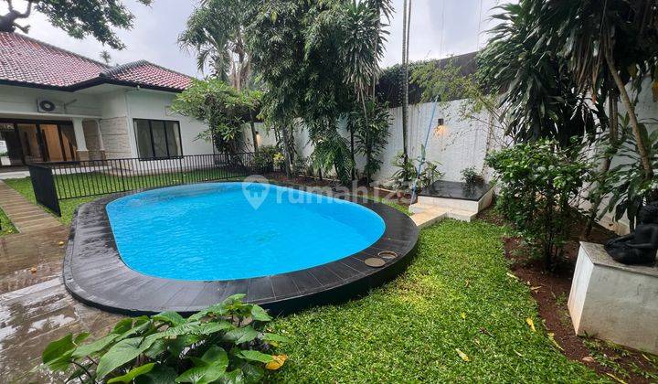 One Floor 4 Bedrooms House With Backyard At Kemang 2