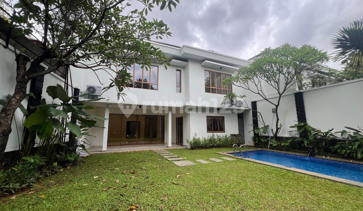 Prestigious 4-Bedroom Luxury Home In The Heart Of Kemang Prestigious 4-Bedroom Luxury Home In The Heart Of Kemang