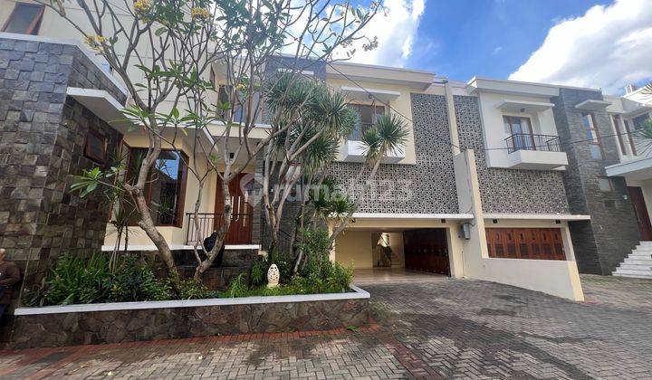 Bright 5 Bedrooms Home With Pool In Kemang Timur 1