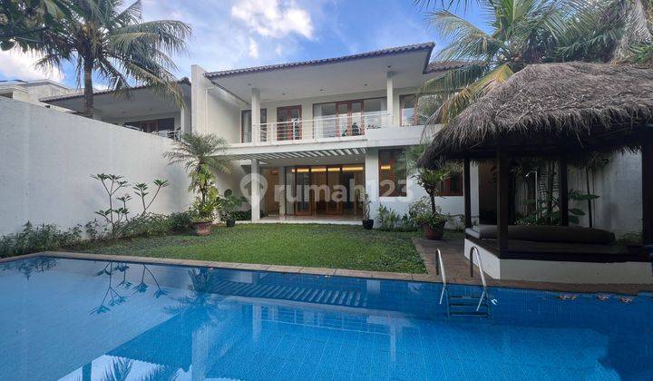Spacious Kemang Home 5br, Pool With Backyard 1