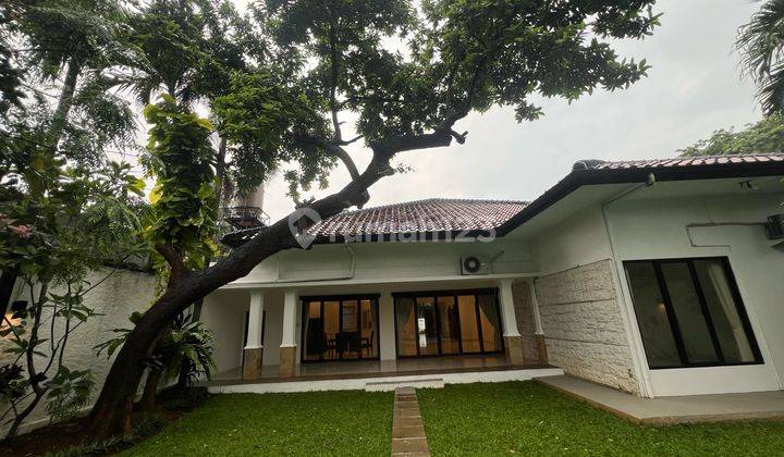 One Floor 4 Bedrooms House With Backyard At Kemang 1