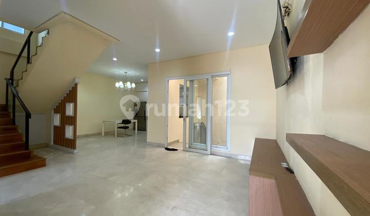 Sewa Cepat Rumah Layar Permai 8x15 3 Lantai Sewa Cepat Rumah Layar Permai 8x15 3 Lantai