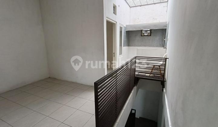 For Sale: Shop House Suitable for Office and Business Place in Green City Town House Surabaya 2