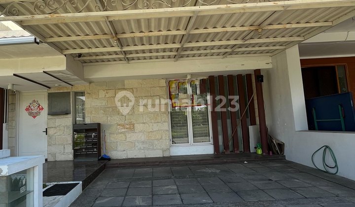 Disewakan Rumah Lokasi Strategis Surabaya Barat di Royal Residence