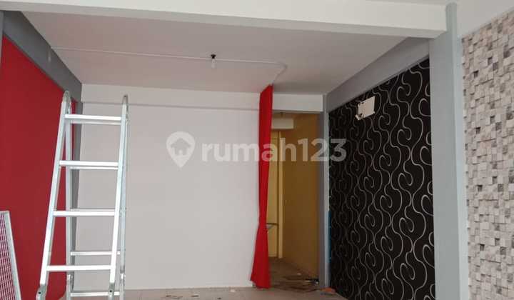 For Rent 3.5-Story Shophouse in Strategic Location, Panjang Jiwo Surabaya 2