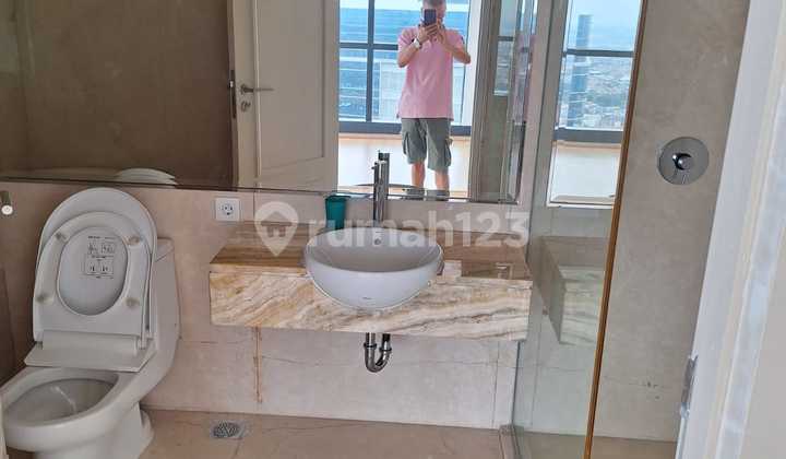 Apartement atas 3 BR kondisi Bagus kosongan view madura  2