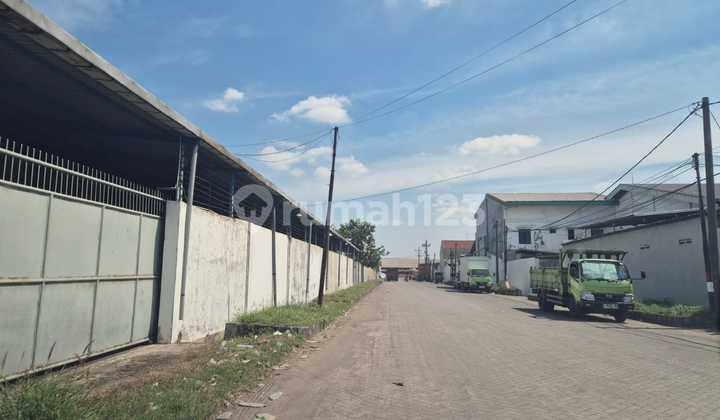 Sedia Gudang di daerah Margomulyo, Surabaya berukuran 2500 m2