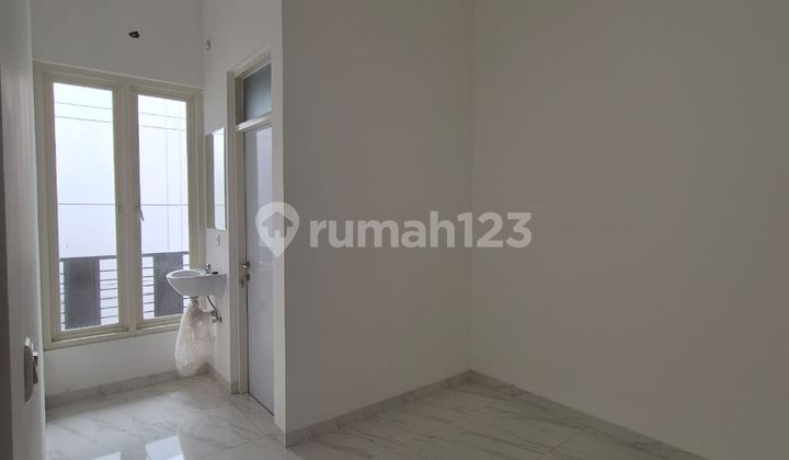 Rumah Terenovasi Unfurnished SHM Tandes, Surabaya Harga terjangka 2