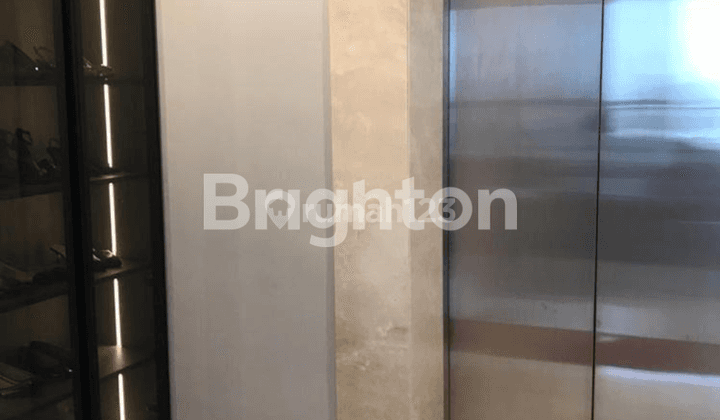 Apartemen the peak di atas mall tunjungan plaza Private Lift, Full Furnish 1