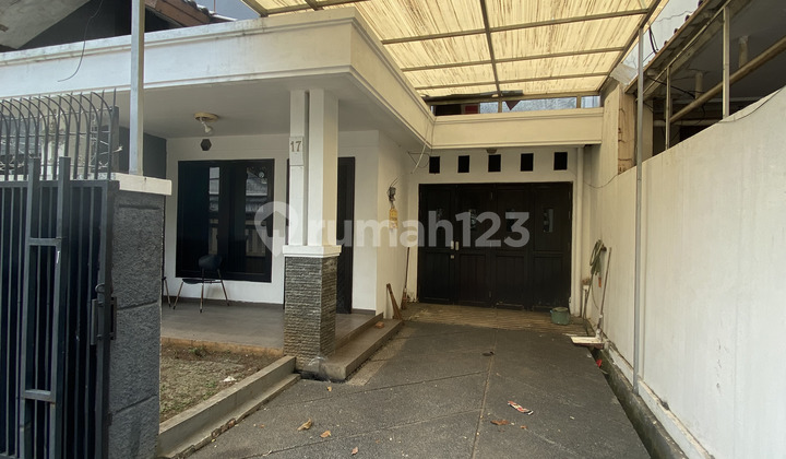 FOR RENT - COMFORTABLE AND STRATEGIC HOUSE IN SOUTH JAKARTA CENTER FOR RENT - COMFORTABLE AND STRATEGIC HOUSE IN SOUTH JAKARTA CENTER