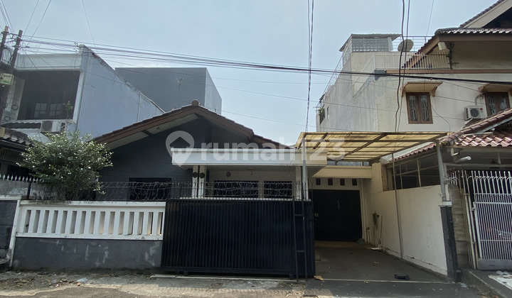 FOR RENT - COMFORTABLE AND STRATEGIC HOUSE IN SOUTH JAKARTA CENTER FOR RENT - COMFORTABLE AND STRATEGIC HOUSE IN SOUTH JAKARTA CENTER