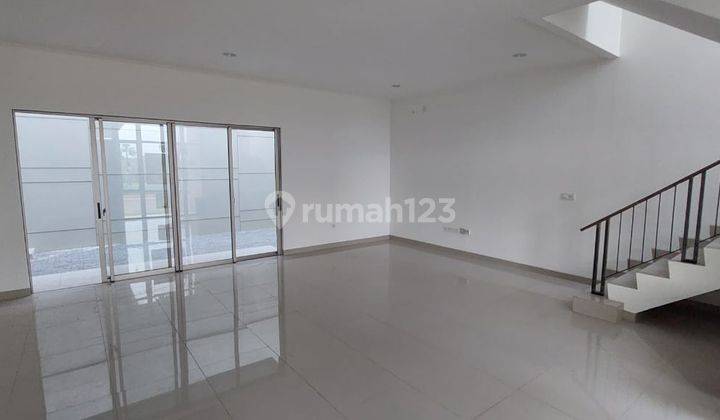 Disewakan Rumah Springville Pik 2 , 2 Lantai ,3+1 Kt 2