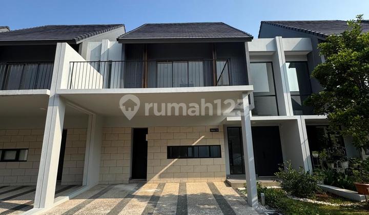 Rumah Kekinian Dengan Sky Balcony Siap Pakai Lokasi Strategis
