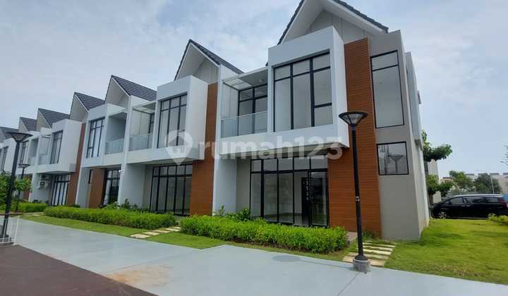 Rumah Siap Huni Posisi Hoek View Danau Siap Pakai