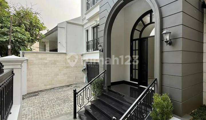 FOR SALE KEBAYORAN BARU RUMAH BRAND NEW MODERN CLASSIC  3 LANTAI