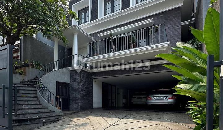 FOR SALE AMERICAN CLASSIC LUXURY 3-STORY HOUSE WITH ROOFTOP IN KEBAYORAN BARU