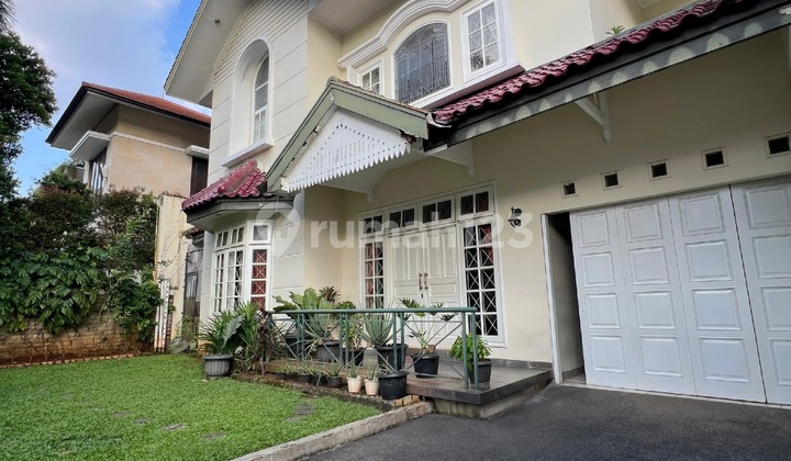 FOR SALE KEBAYORAN BARU DESIGN CLASSIC RUMAH TERAWAT JALAN LEBAR