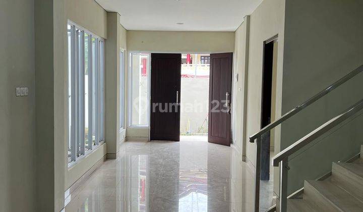 Rumah Villa Valensia Baru Gress 2 Lt Dekat Pakuwon Mall Siap Huni 2