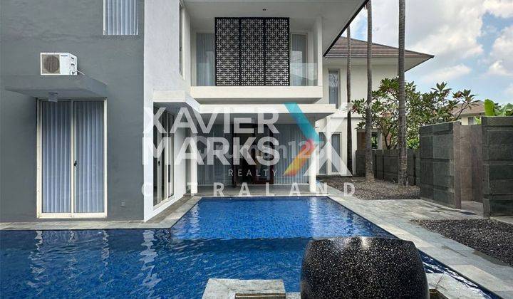 Rumah Semi Furnished + Private Pool di Royal Residence Crowhill  2