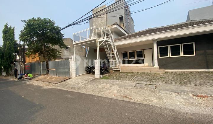 Disewakan Rumah di Kebayoran Baru Jakarta Selatan Disewakan Rumah di Kebayoran Baru Jakarta Selatan