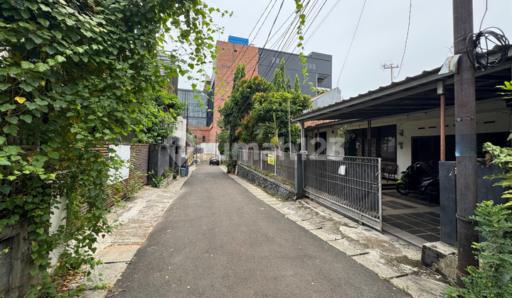 Dijual Rumah Hitung Tanah di Radio Dalam Jakarta Selatan Dijual Rumah Hitung Tanah di Radio Dalam Jakarta Selatan