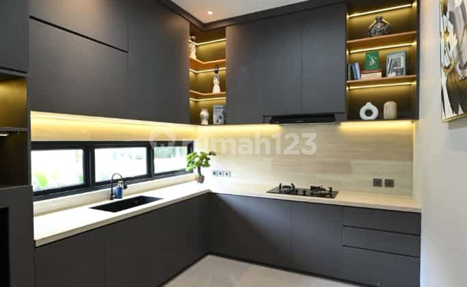 For sale, House on Jl Kencana Loka BSD, South Tangerang. 2