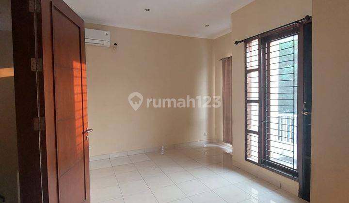 Di Sewakan Rumah 2 Lantai Kamar4+1 di Cluster Harmoni Harapan Indah 1